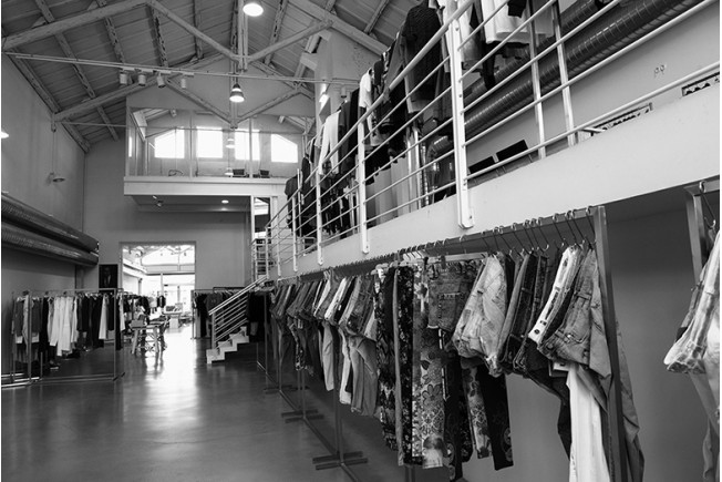 Showroom Plastic