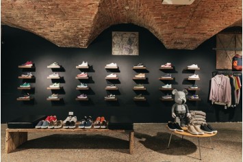 outlet vans bologna